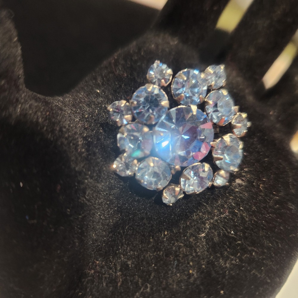 Vintage Light‎ Blue Rhinestone Cluster Brooch Silver Tone Round Pin 1 Inch